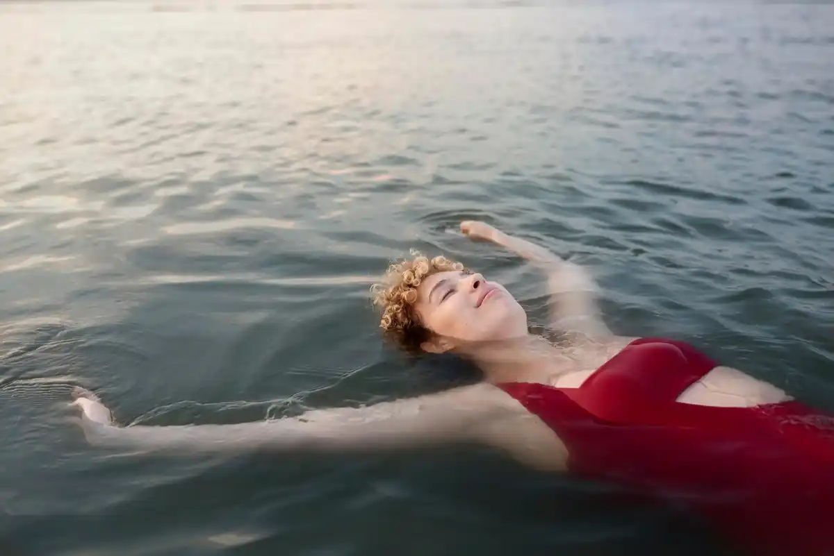 Swedish wellness morning habits sunlight water breathing relaxation