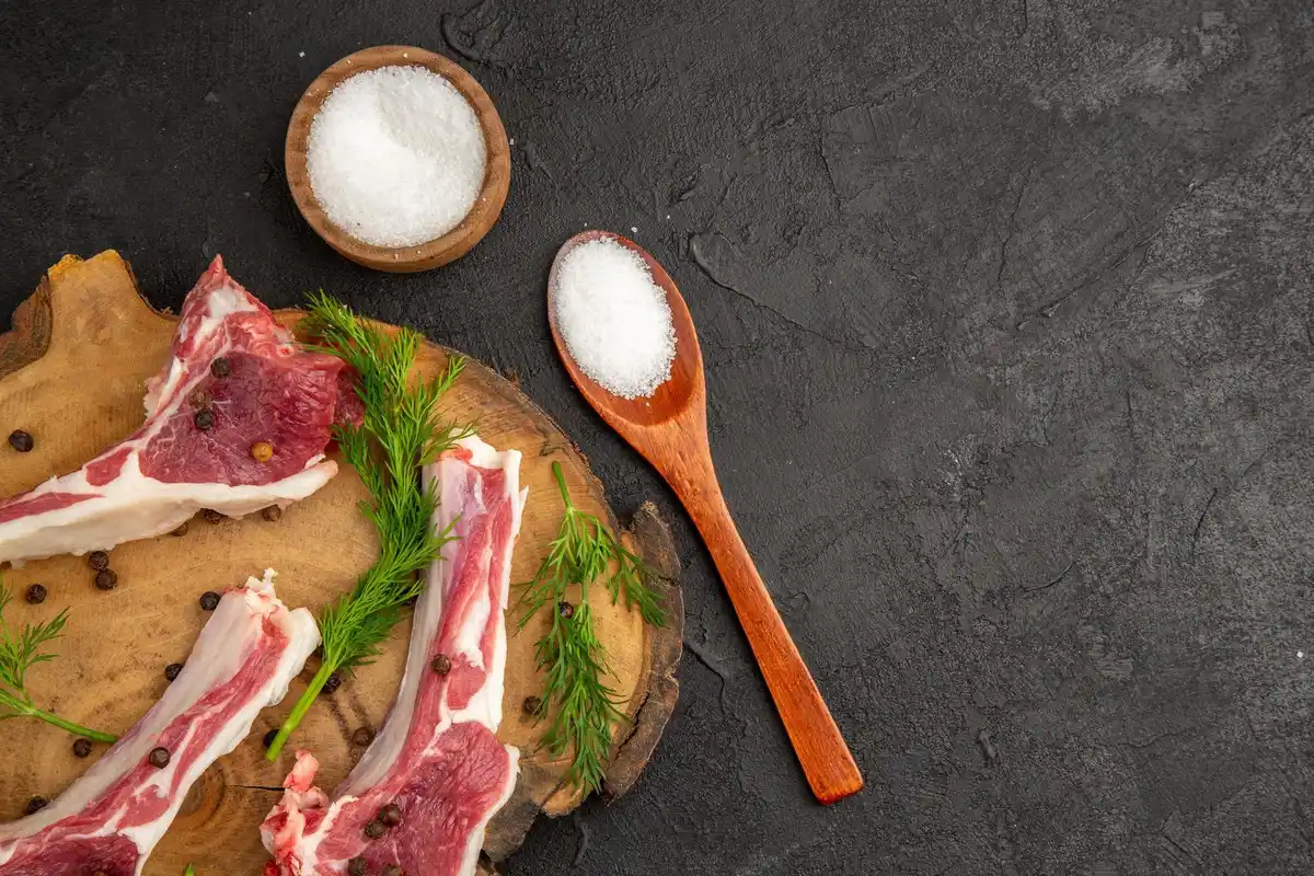 salt dry meat before cooking steak