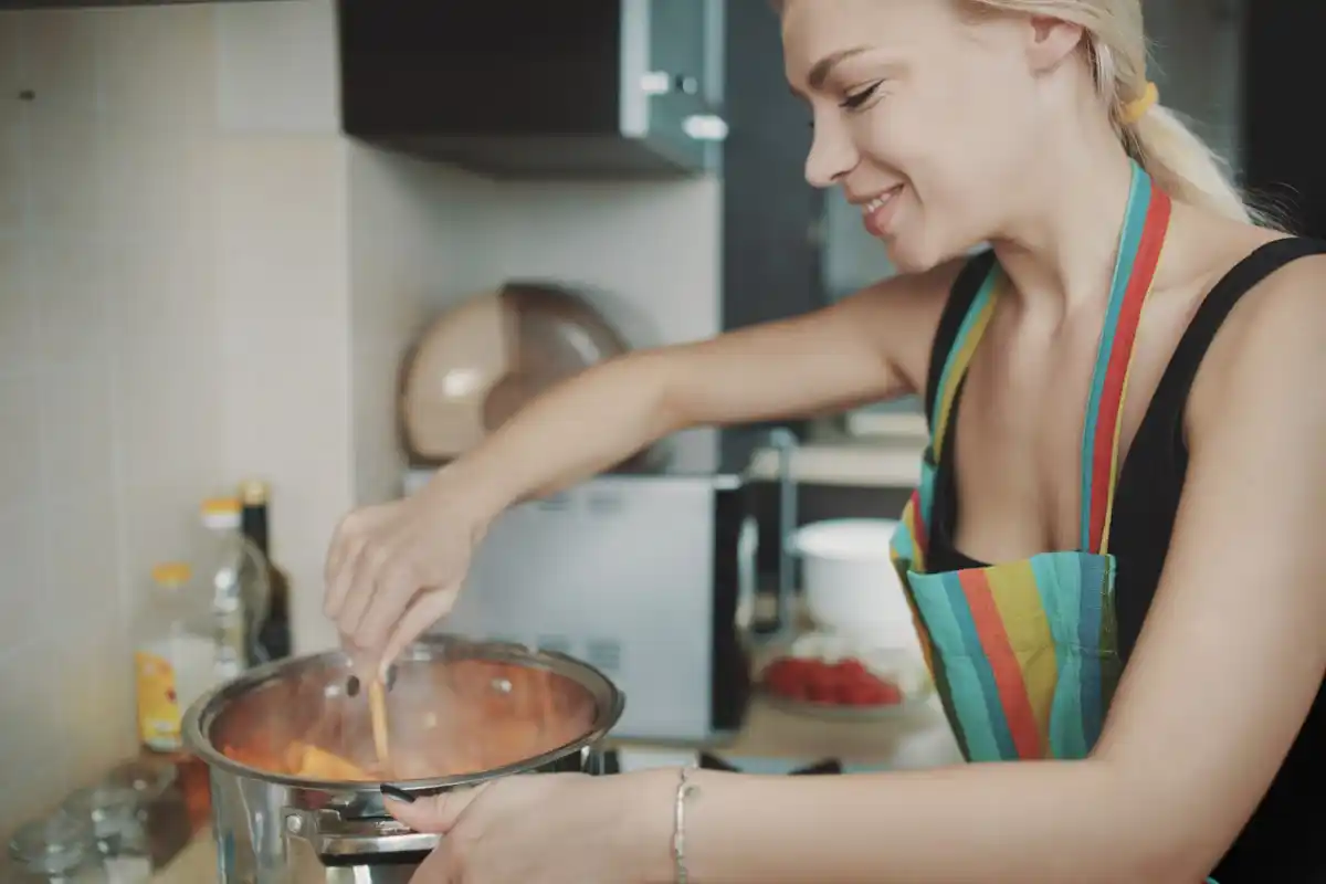 cooking pasta boiling pot kitchen