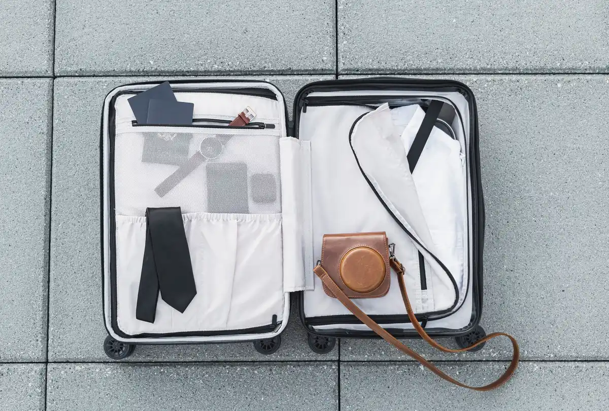 lightweight travel luggage suitcase