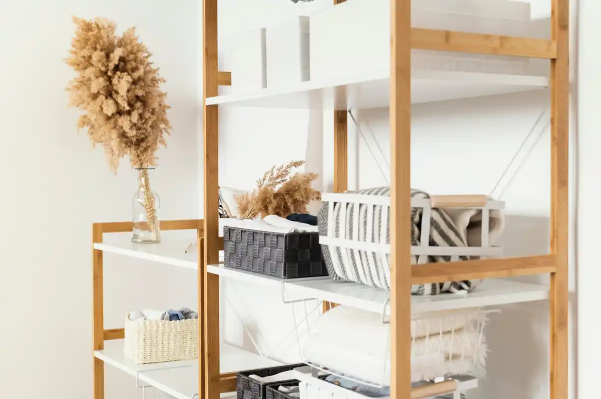 organizing messy room minimal clutter
